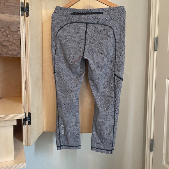 SeaWheeze Lululemon Speed Up Crop 21" - Size 6 - Like new - Picture 10 of 13